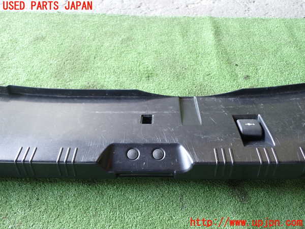1UPJ-9233677772]BMW 525i(NE25)E60ラゲッジトレイ2 中古_3