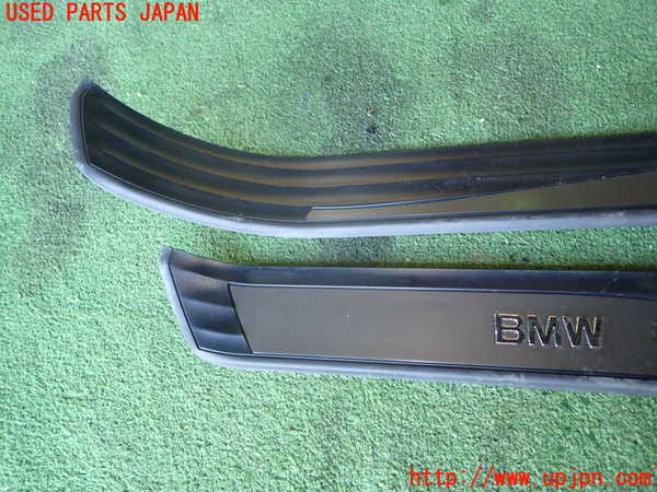 1UPJ-9233677740]BMW 525i(NE25)E60スカッフプレート 中古_4