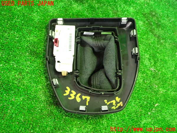 1UPJ-9233677575]BMW 525i(NE25)E60シフトブーツ 中古_4