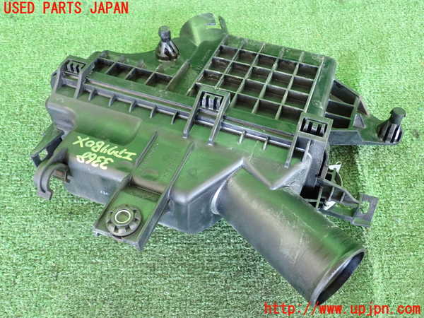 2UPJ-9233682560]ノート NISMO(E12)エアクリーナーボックス 中古_2