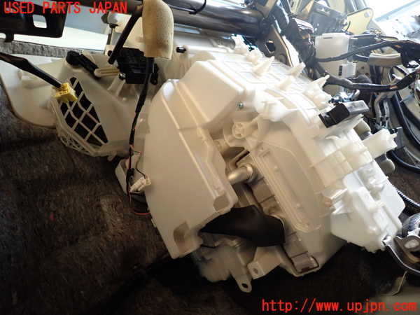 2UPJ-9233686081]ノート NISMO(E12)エバポレーター1 中古_3