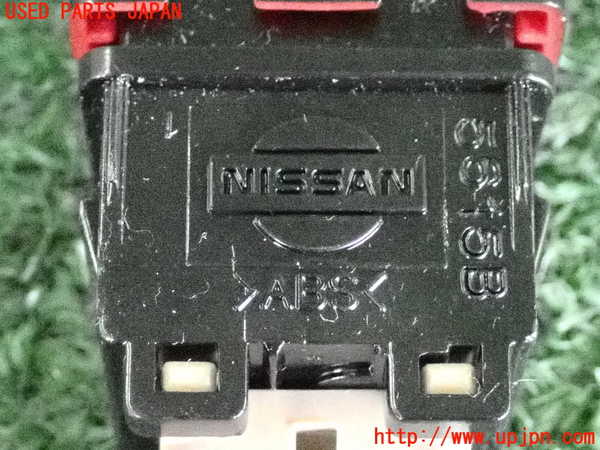 2UPJ-9233686290]ノート NISMO(E12)ハザードスイッチ 中古_3