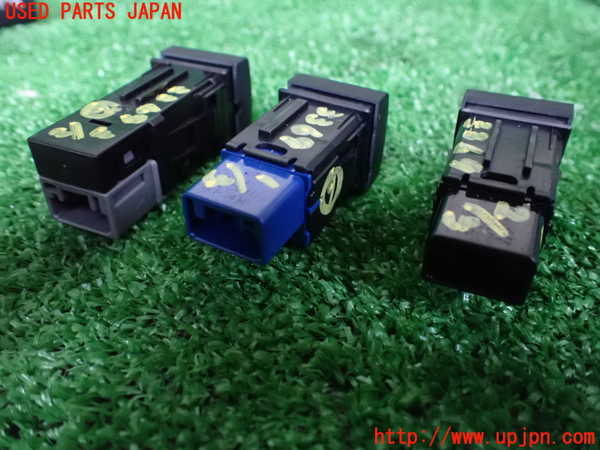 1UPJ-9233696311]ワゴンR スマイル(MX91S)スイッチ6 (リアスライドドア) 中古_2