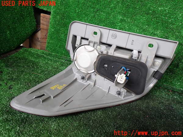 1UPJ-9233701530]アルファードハイブリッド(ATH20W)右テールランプ 中古_3