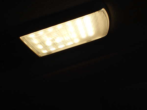 1UPJ-9233706412]アルファードハイブリッド(ATH20W)ルームランプ2 (2列目右) 中古_2