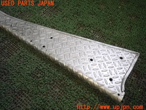 3UPJ=9233710025]三菱ジープ(J55)社外 右サイドステップ 縞鋼板 中古_3