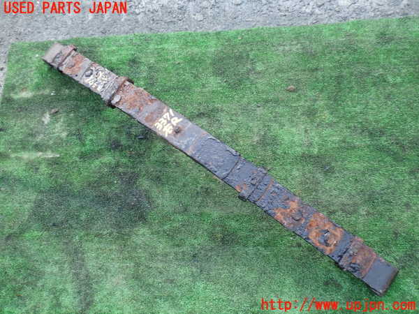 1UPJ-9233715100]三菱ジープ(J55)右リアスプリング (リーフスプリング) 中古_2