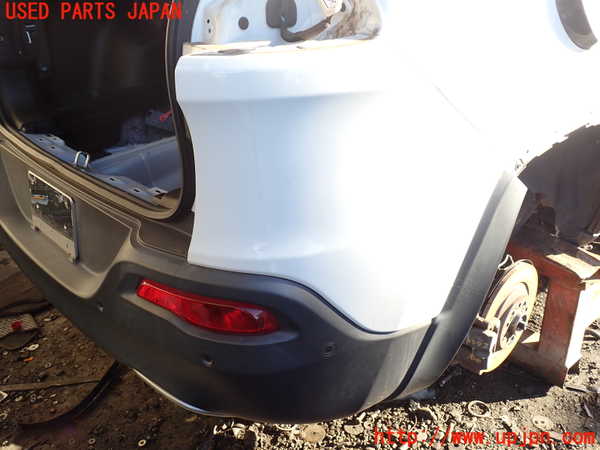 1UPJ-9233721610]ジープ・チェロキー(KL32)リアバンパー 中古_2