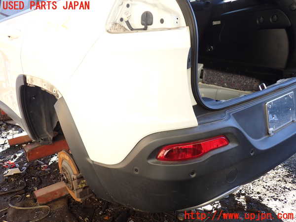 1UPJ-9233721610]ジープ・チェロキー(KL32)リアバンパー 中古_3