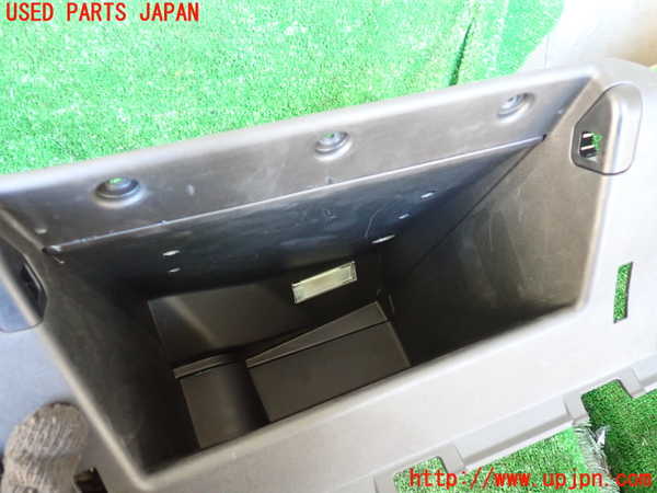 1UPJ-9233727517]ジープ・チェロキー(KL32)グローブボックス2 中古_2