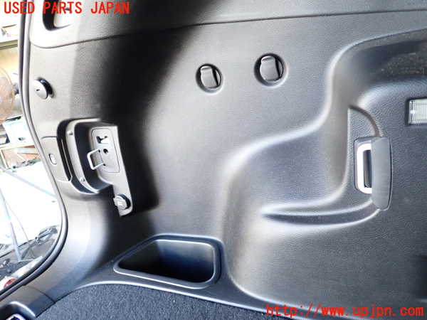 1UPJ-9233727680]ジープ・チェロキー(KL32)左リアピラートリム 中古_4