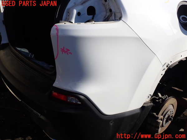 1UPJ-9233731610]ジープ・チェロキー(KL20L)リアバンパー 中古_3