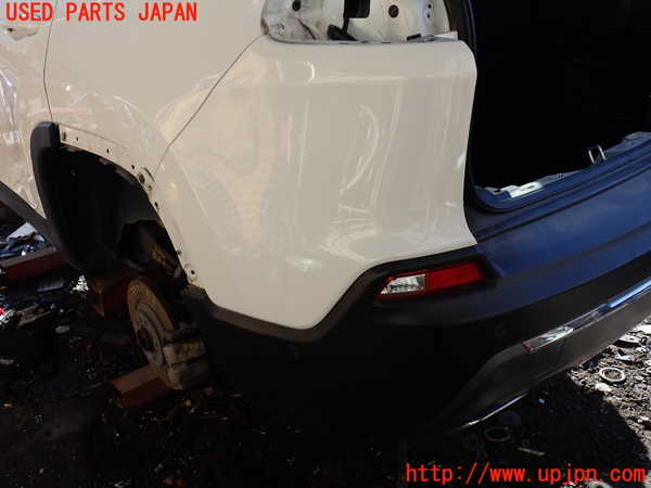 1UPJ-9233731610]ジープ・チェロキー(KL20L)リアバンパー 中古_4