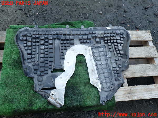 1UPJ-9233732170]ジープ・チェロキー(KL20L)エンジンアンダーカバー 中古_2