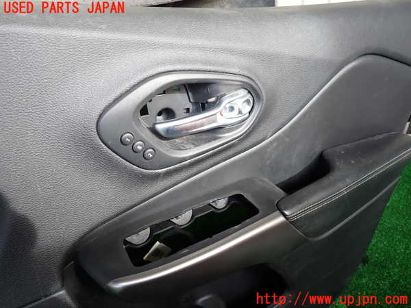 1UPJ-9233731234]ジープ・チェロキー(KL20L)右前ドア内張り 中古_2
