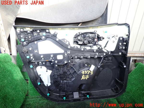 1UPJ-9233731234]ジープ・チェロキー(KL20L)右前ドア内張り 中古_4