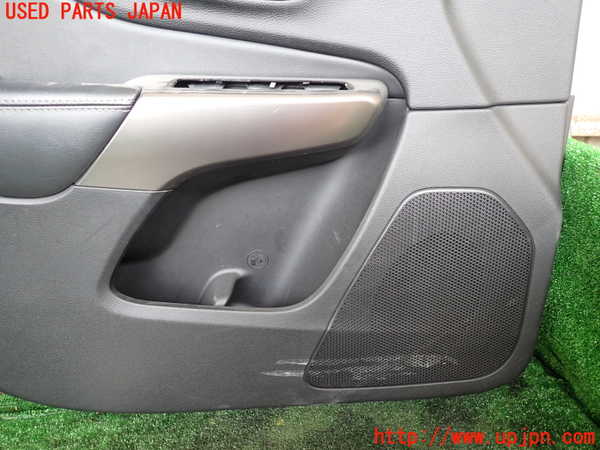1UPJ-9233731264]ジープ・チェロキー(KL20L)左前ドア内張り 中古_4