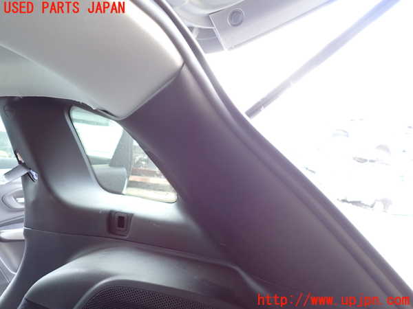 1UPJ-9233737675]ジープ・チェロキー(KL20L)右リアピラートリム 中古_2