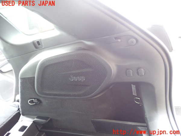 1UPJ-9233737675]ジープ・チェロキー(KL20L)右リアピラートリム 中古_3