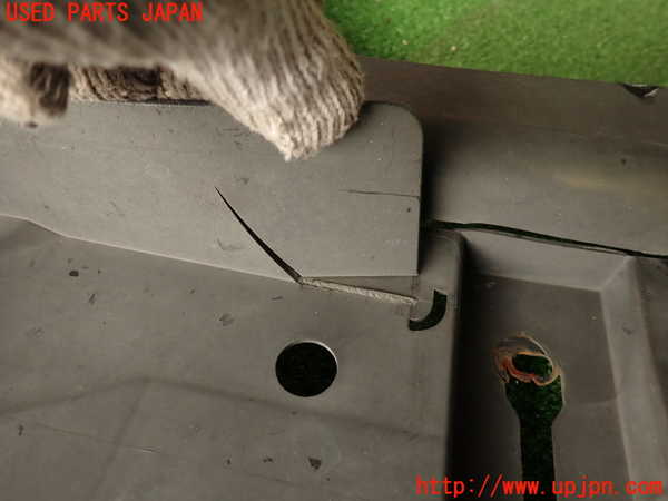 2UPJ-9233762170]シトロエン・DS 5(B85F02)エンジンアンダーカバー 中古_3