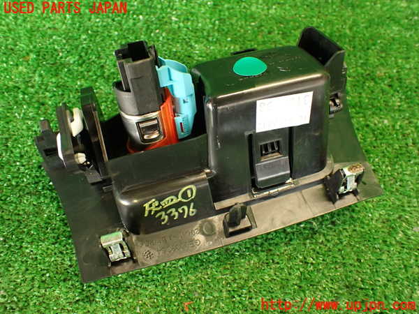 2UPJ-9233767821]シトロエン・DS 5(B85F02)灰皿1 中古_4