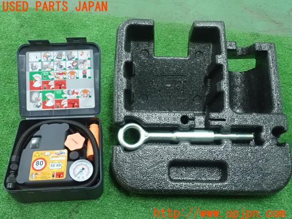 3UPJ=9233780625]ボルボ V60(FB4164T)純正 Continental AG コンチネンタル パンク修理キット エアコンプレッサー トレイ付 中古_2