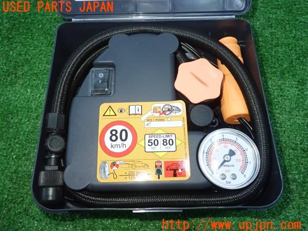3UPJ=9233780625]ボルボ V60(FB4164T)純正 Continental AG コンチネンタル パンク修理キット エアコンプレッサー トレイ付 中古_3