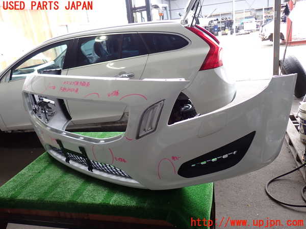 2UPJ-9233781010]ボルボ・V60(FB4164T)フロントバンパー 中古_2