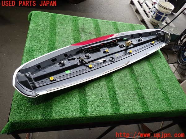 2UPJ-9233781520]ボルボ・V60(FB4164T)リアスポイラー 中古_4