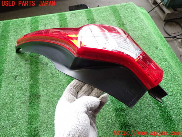 2UPJ-9233781530]ボルボ・V60(FB4164T)右テールランプ 中古_2