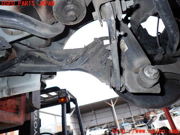 2UPJ-9233784300]ボルボ・V60(FB4164T)右リアナックルハブ 中古_2