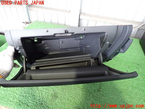 2UPJ-9233787516]ボルボ・V60(FB4164T)グローブボックス1 中古_3