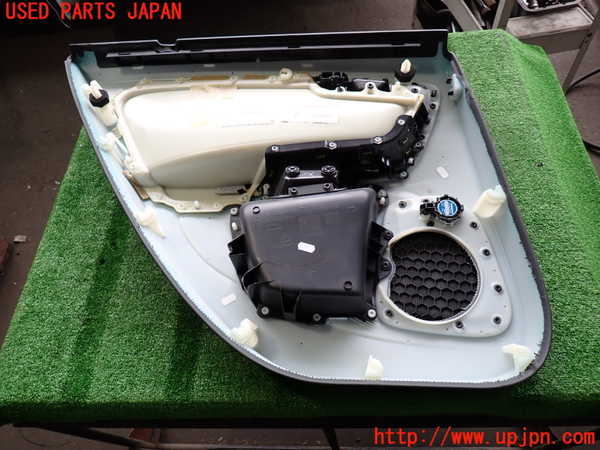 2UPJ-9233781294]ボルボ・V60(FB4164T)右後ドア内張り 中古_4