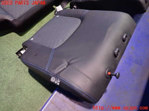 2UPJ-9233797385]キックス(RP15)リアシート (ジャンク品) 中古_3