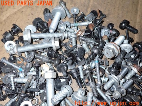 3UPJ=9233820720]BMW 120i(UD20 E87)後期 ネジ・ナット・ステー類 セット ジャンク_2