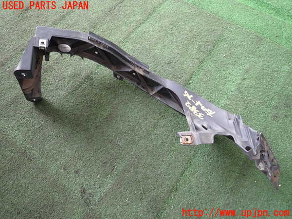 2UPJ-9233821140]BMW 120i E87(UD20)右ヘッドライトリム 中古_2