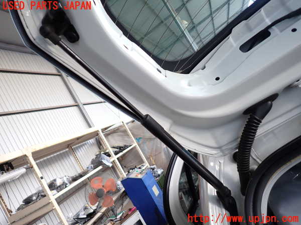 2UPJ-9233821584]BMW 120i E87(UD20)リアゲートダンパー 中古_2