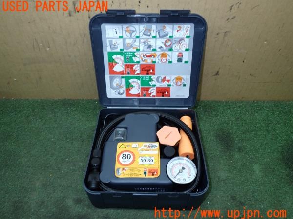 3UPJ=9233830625]ボルボ V50 2.0クラシック(MB4204S)後期 純正 パンク修理キット 中古_3