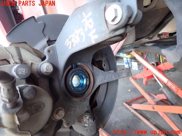 2UPJ-9233834290]ボルボ・V50(MB4204S)右フロントナックルハブ 中古_2