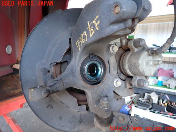 2UPJ-9233834295]ボルボ・V50(MB4204S)左フロントナックルハブ 中古_2