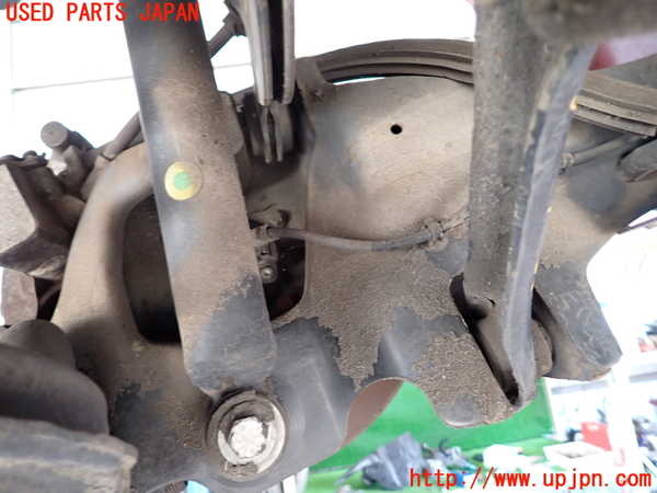 2UPJ-9233834305]ボルボ・V50(MB4204S)左リアナックルハブ 中古_2