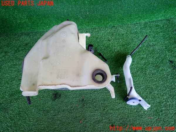 2UPJ-9233836791]ボルボ・V50(MB4204S)ウォッシャータンク1 中古_2