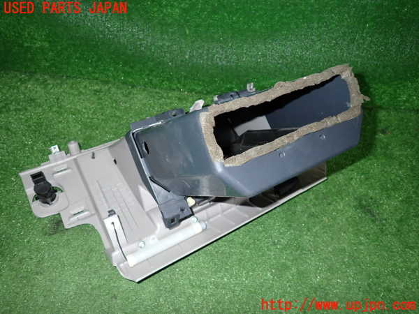 2UPJ-9233837516]ボルボ・V50(MB4204S)グローブボックス1 中古_4