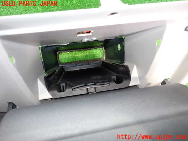 2UPJ-9233837516]ボルボ・V50(MB4204S)グローブボックス1 中古_5