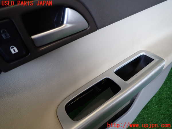2UPJ-9233831234]ボルボ・V50(MB4204S)右前ドア内張り 中古_3