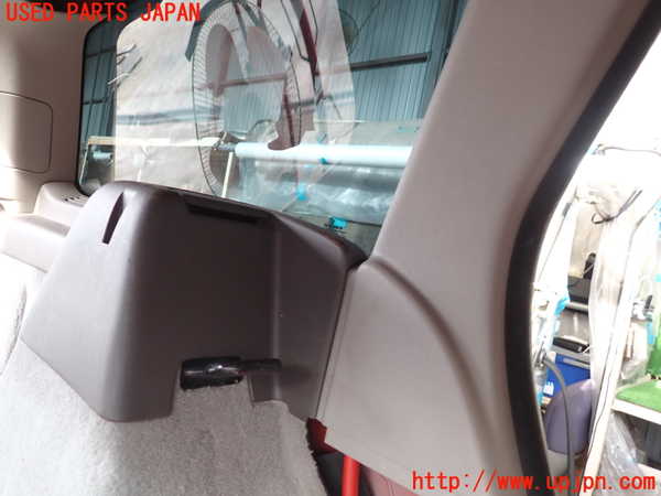 2UPJ-9233837680]ボルボ・V50(MB4204S)左リアピラートリム 中古_3