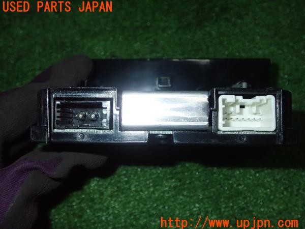 3UPJ=9233840567]ボルボ C30(MB4204S)純正 31268055 インフォメーションディスプレイ オーディオモニター 中古_3