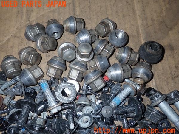 3UPJ=9233840720]ボルボ C30(MB4204S)ネジ・ナット・ステー類 セット ジャンク_2