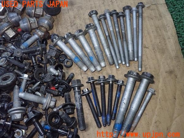 3UPJ=9233840720]ボルボ C30(MB4204S)ネジ・ナット・ステー類 セット ジャンク_3