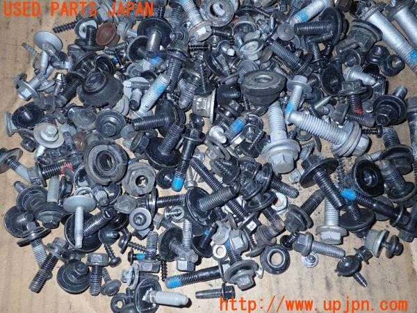 3UPJ=9233840720]ボルボ C30(MB4204S)ネジ・ナット・ステー類 セット ジャンク_4